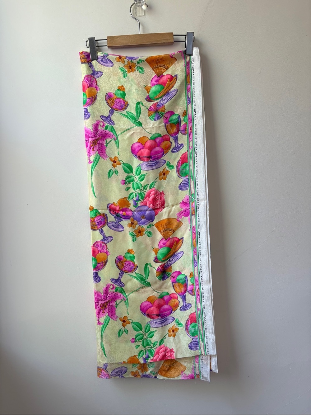 RARE Collectable Silk Leonard Paris Fabric (2 yards) - Picture 4 of 11